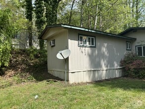 Building Photo - 211 Cherry Tree Dr
