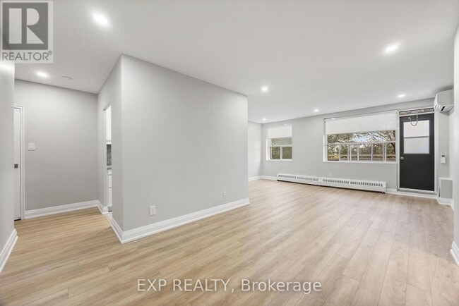 Building Photo - 2961 Dufferin St