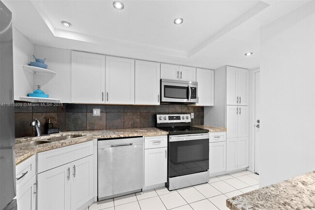 Building Photo - 100 Golden Isles Dr