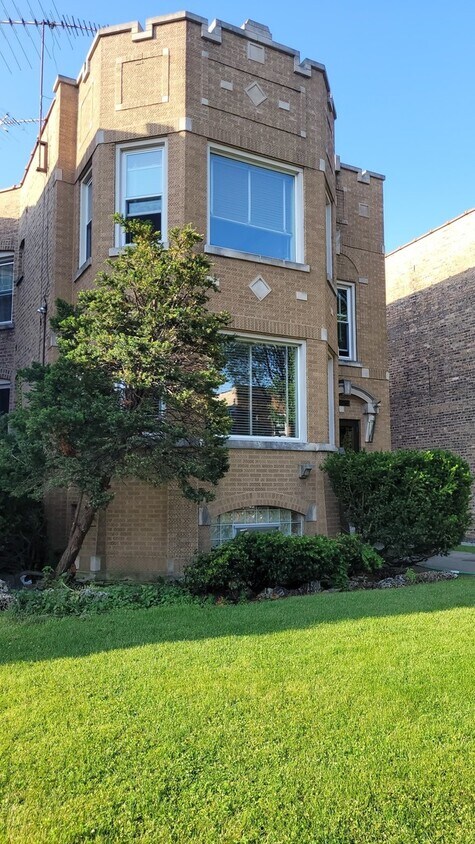 Primary Photo - 5228 W Hutchinson St