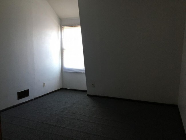 Building Photo - 8921K N. Swan Road - 4 Bedroom Townhouse