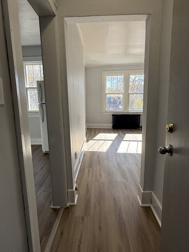 Building Photo - 524 Pitt St W