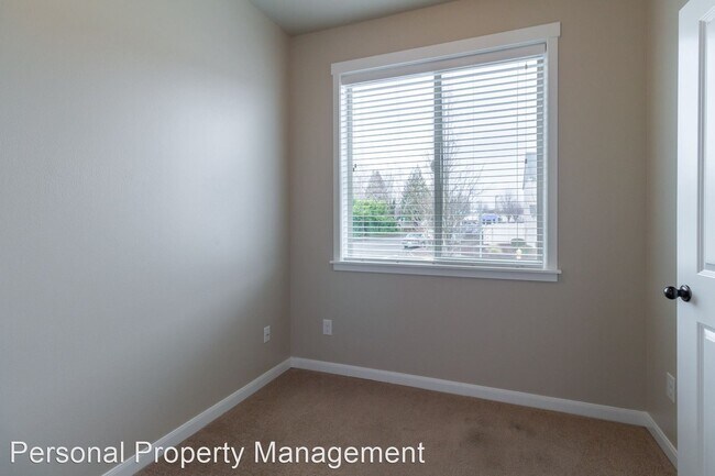 Building Photo - 4 br, 2.5 bath House - 7601 NE 31st Circle