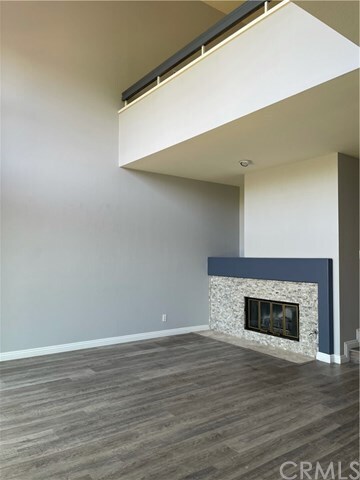 Building Photo - 5 Lakefront