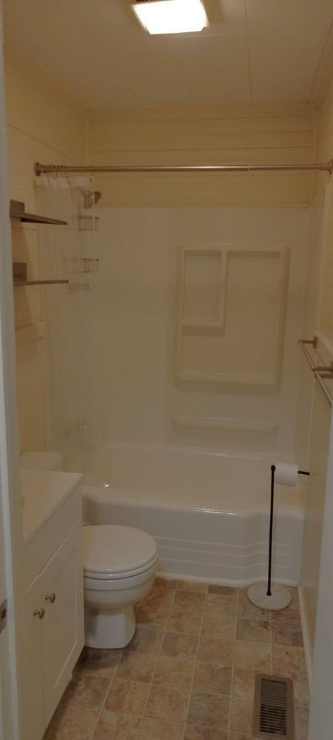 Foto del edificio - 422 Manning Ave