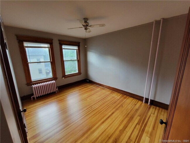Foto del edificio - 393 Highland Ave