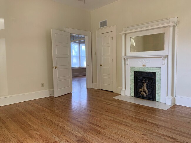 Foto del edificio - Available Now!