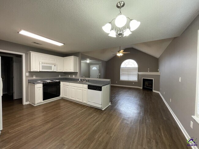 Foto del edificio - 308 Cosmos Ave