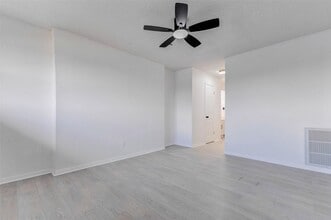 Building Photo - 2135 Casa Rio Cir