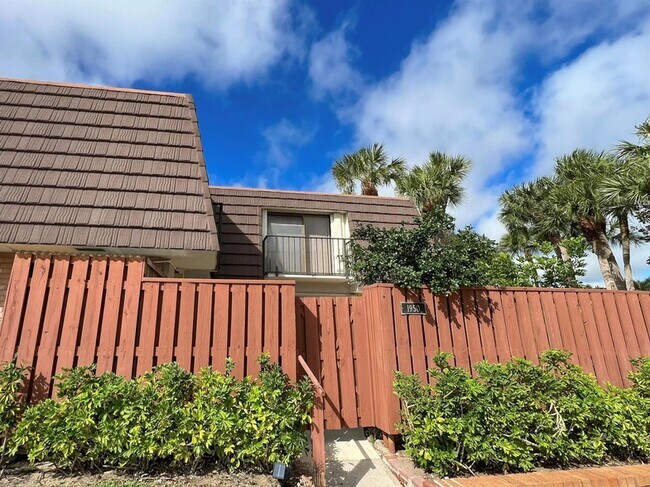 Building Photo - 1950 19th Ct