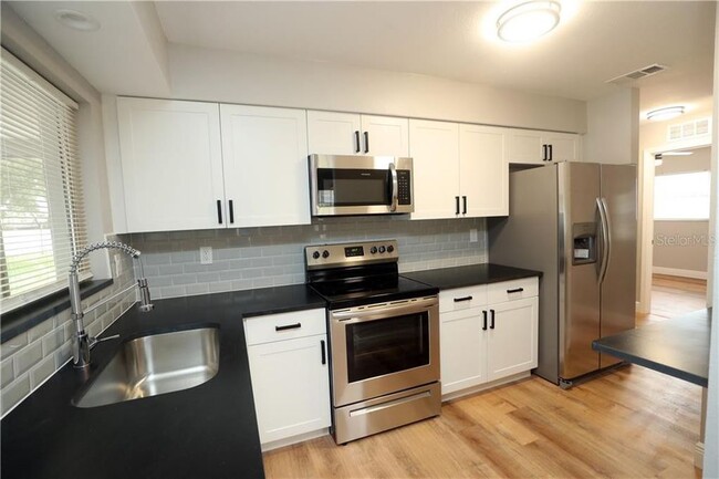 Foto del edificio - 1643 W Orangecrest Ave