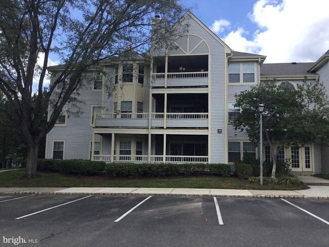 Building Photo - 110 Lowell Ct