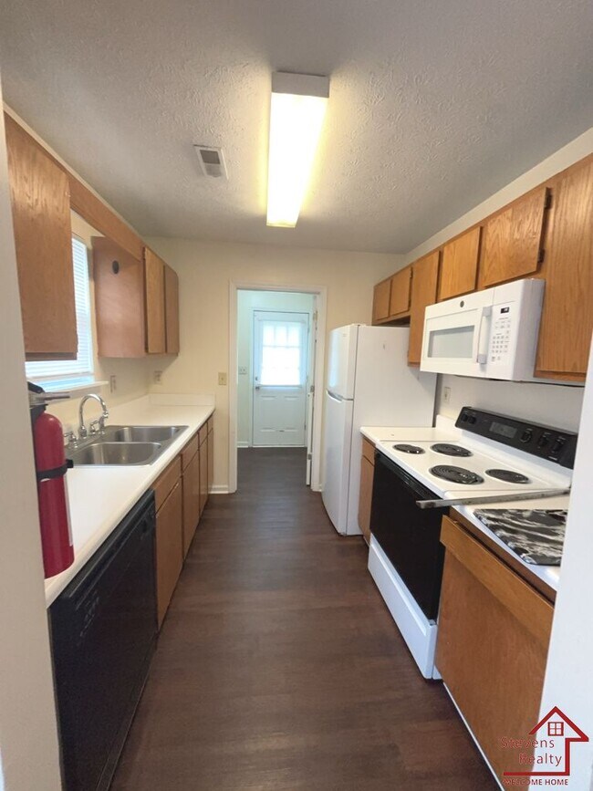 Building Photo - 304 Oriole Dr