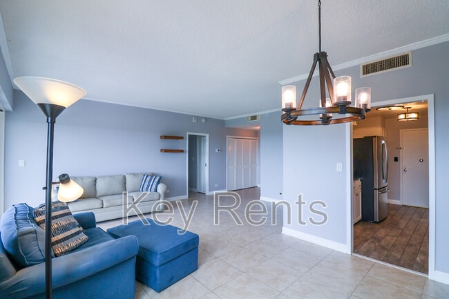 Foto del edificio - 825 Bayshore Dr