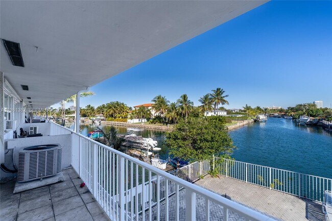 Foto del edificio - 2225 NE 123rd St