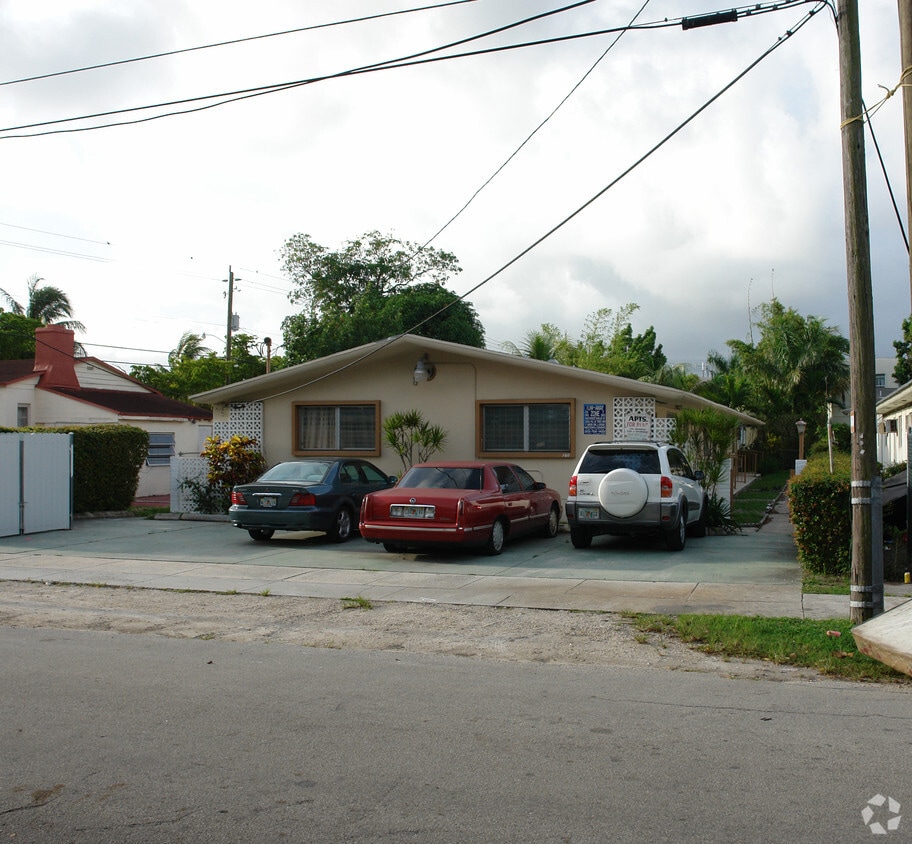 Primary Photo - 780 NE 127th St