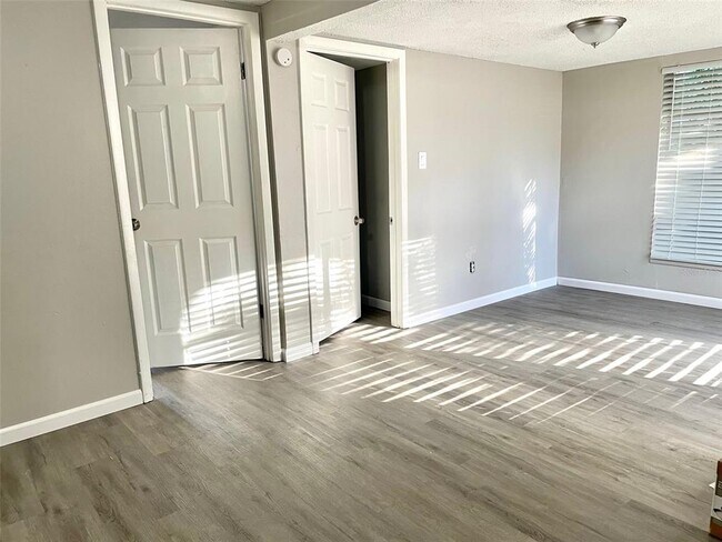Foto del edificio - 8215 N Brooks St