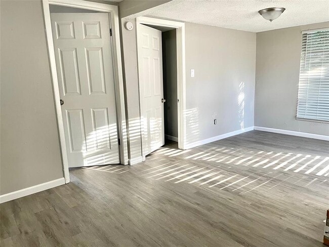 Photo - 8215 N Brooks St Apartment