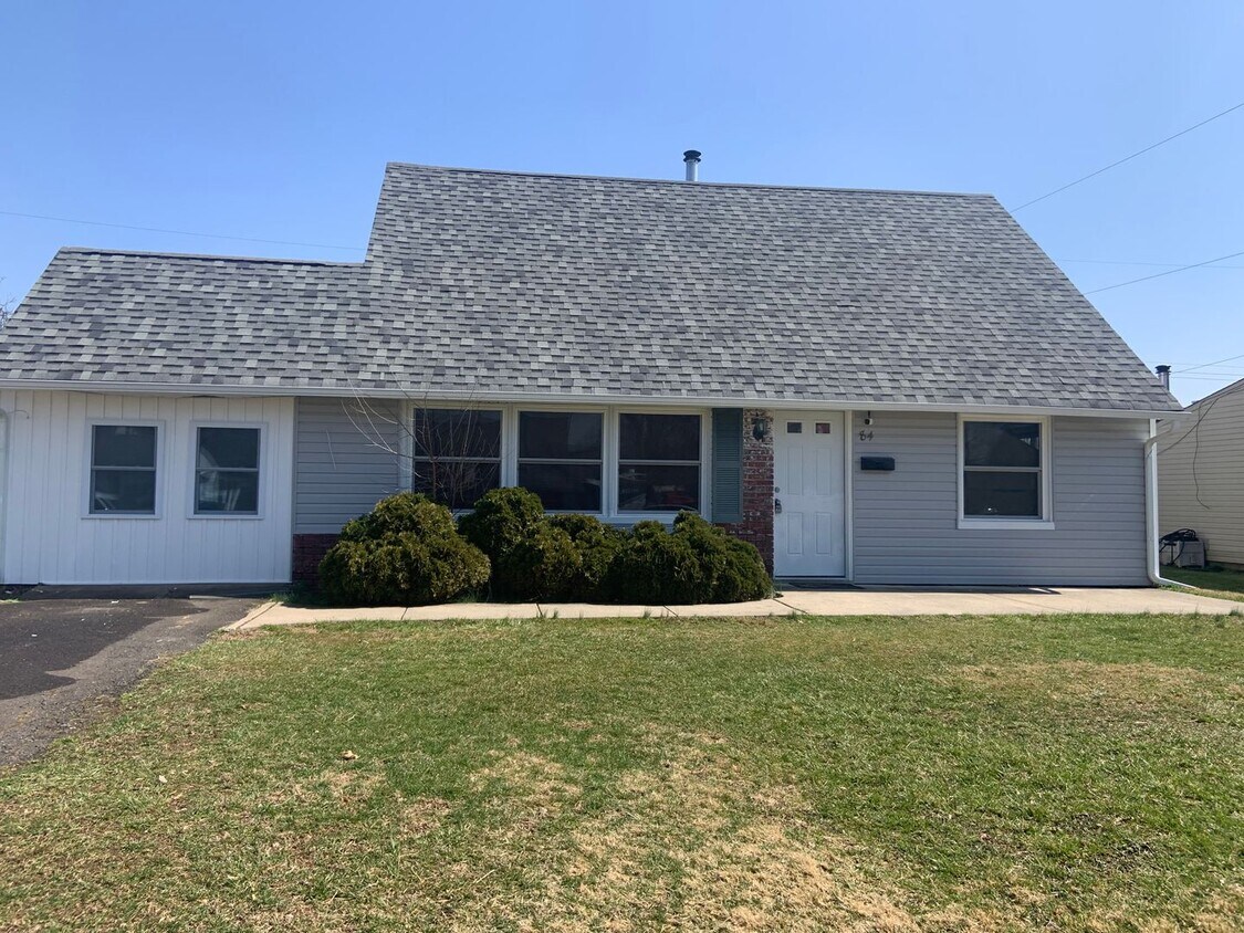 Primary Photo - Beautiful fully renovated 5 beds 2 bath House