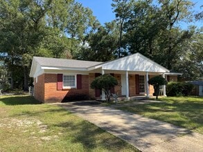 Building Photo - 1204 Fairlane Dr