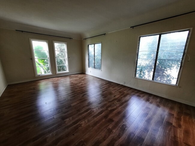 Building Photo - 148 S Bedford Dr