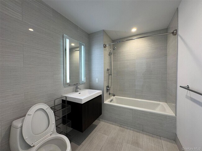 Foto del edificio - 131-03 40th Rd