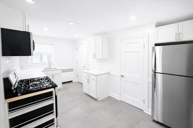 Building Photo - 186 Summit Ave