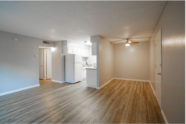 Building Photo - Riverglen by the River