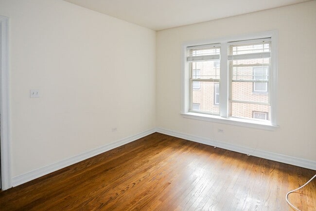 Building Photo - 3824 N Sheffield Ave