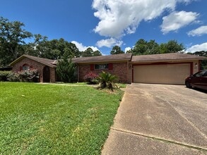 Building Photo - 1008 Francais Dr