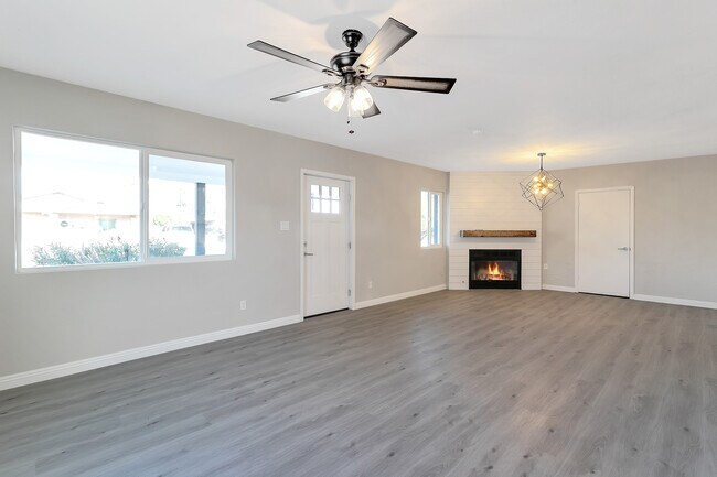Foto del edificio - 2036 N 17th Pl