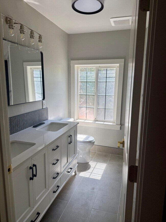 Foto del edificio - 4047 Smallwood Ln