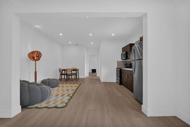 Foto del edificio - 21 NE 48th St