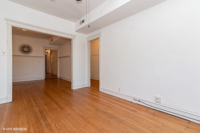 Building Photo - 3515 N Wilton Ave