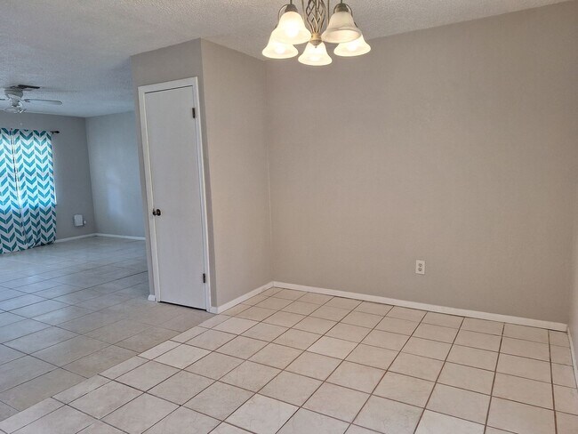 Building Photo - 3BR 2BA 1 Car Garage, Edgewater