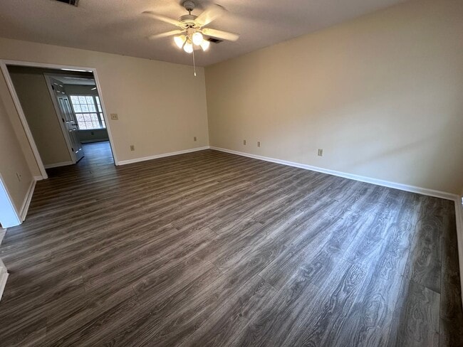 Foto del edificio - 346 Leafmore Rd SW