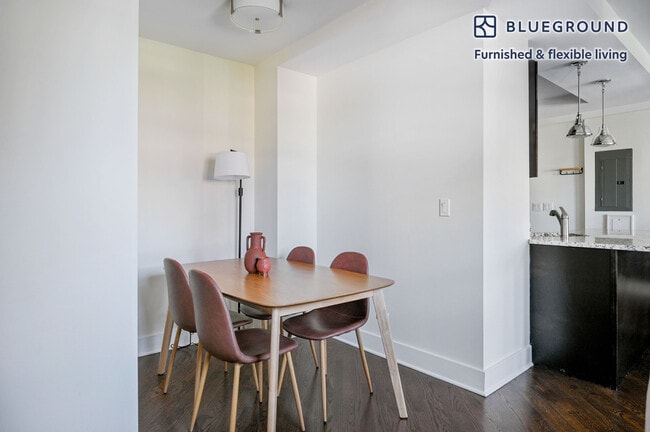 Foto del edificio - 1400 N Lake Shore Dr