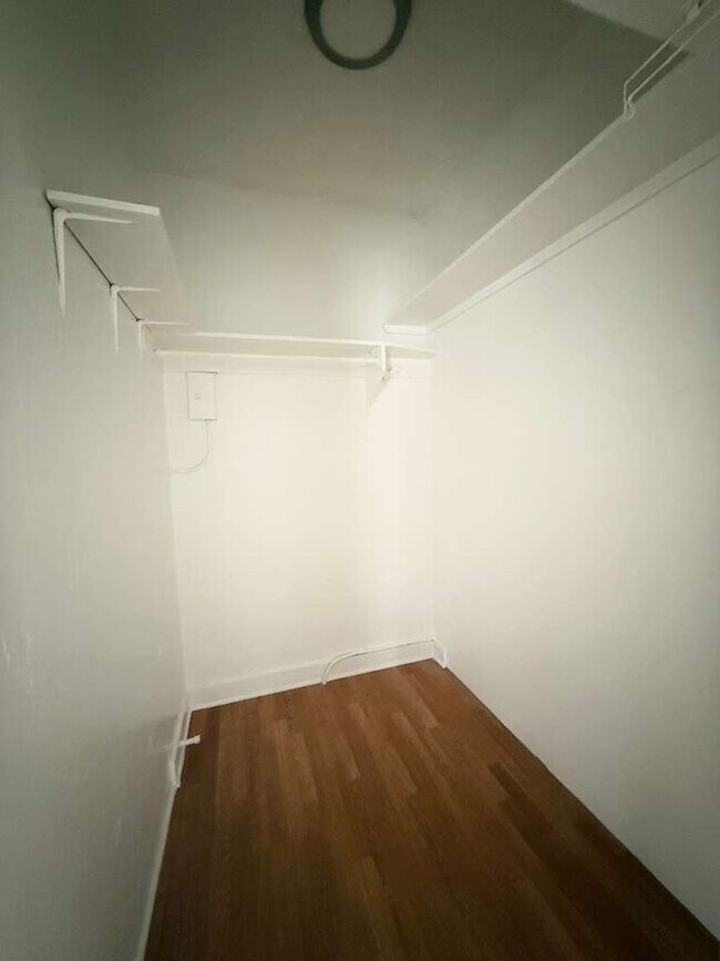Foto del edificio - 849 S Kenmore Ave