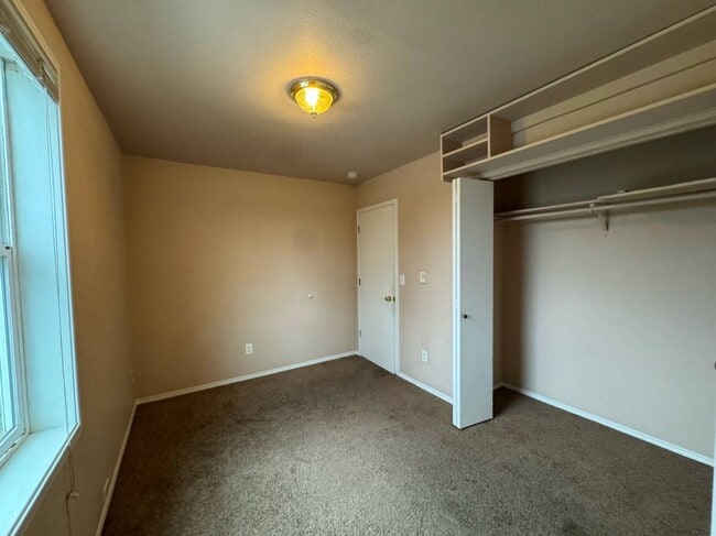 Small Room - from room - 2103 Broadway St NE