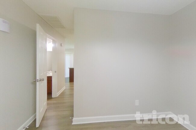 Foto del edificio - 911 Woodington Ln