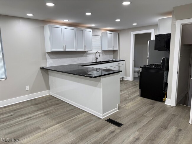 Building Photo - 920 Bloomfield Ave