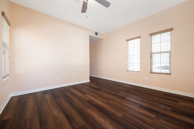 Foto del edificio - Beautiful spacious 3 bedroom house for ren...