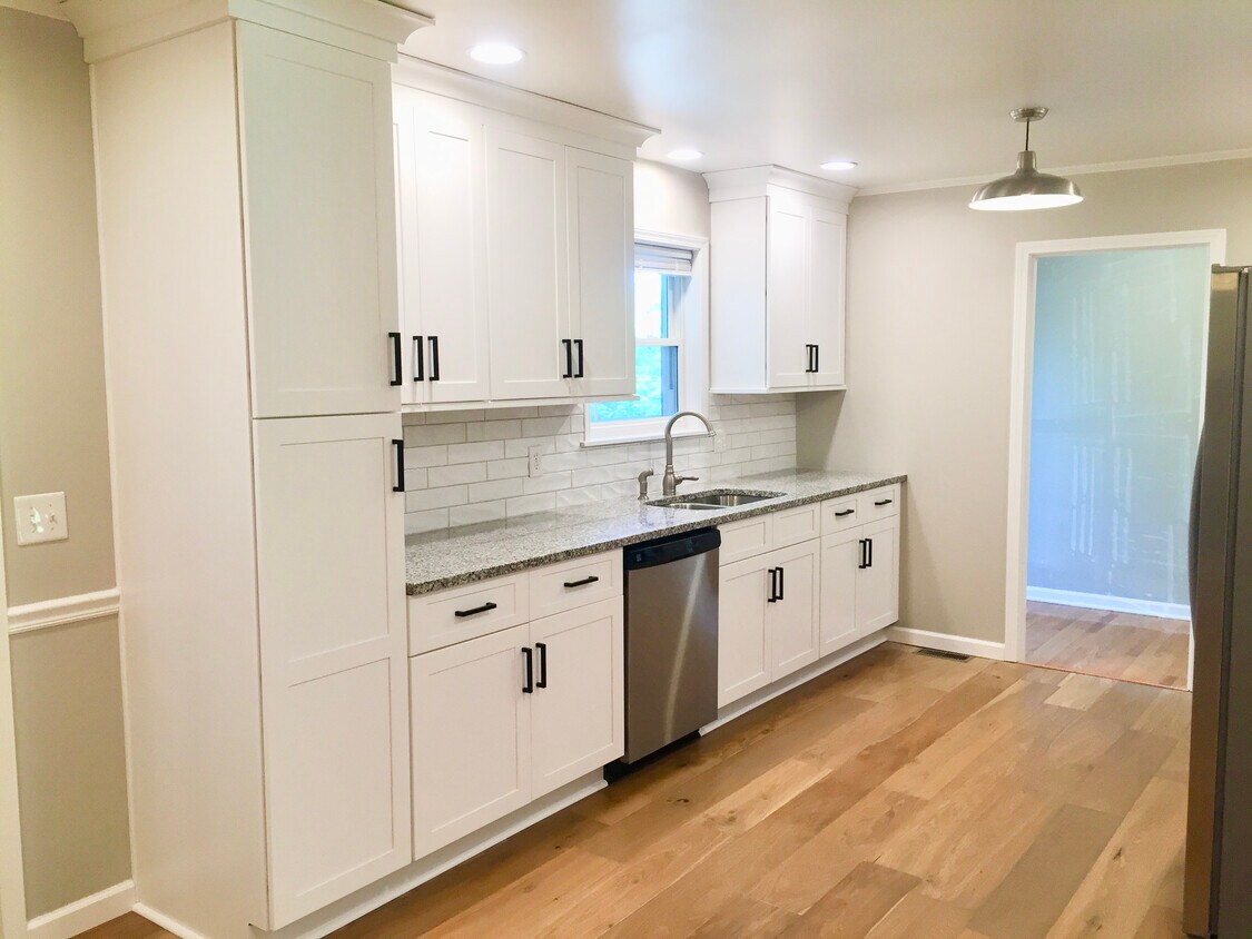 Foto principal - 1809 Broadmoor Rd