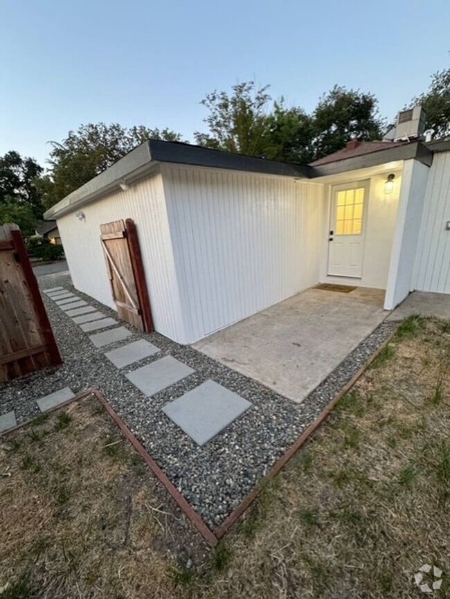 Building Photo - 7870 Dracena Dr
