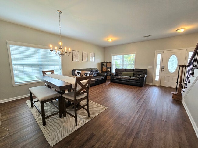 Building Photo - 525 Batty Way