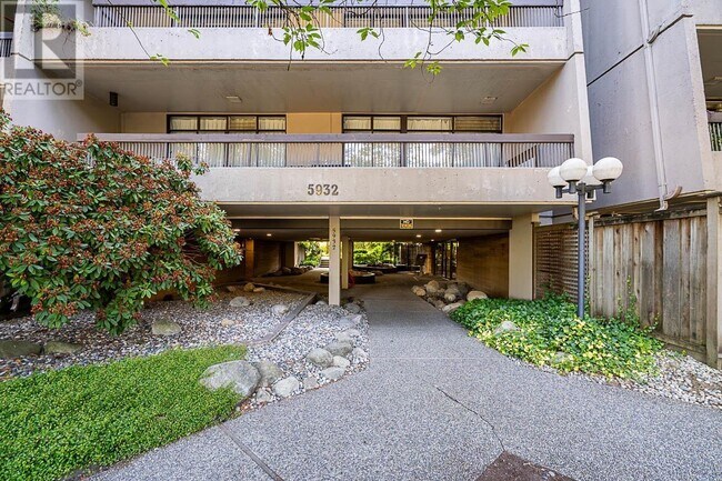 Photo du bâtiment - 5932-5932 Patterson Ave