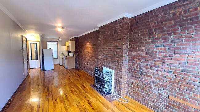Building Photo - 216 6th St