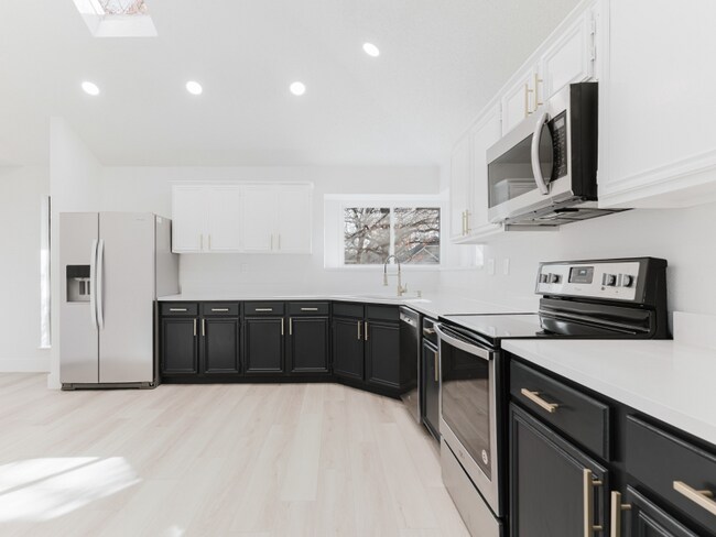 Building Photo - 2409 Brookside Dr