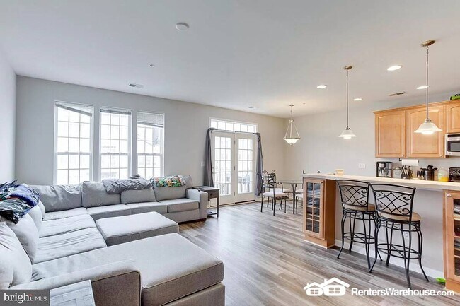 Foto del edificio - 2324 Forest Ridge Terrace