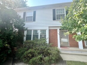 Building Photo - 1703 Colonial Ln